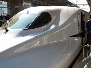 Illustration for article titled Japan's Type N700 Bullet Train Almost Half as Fast as an Airplane